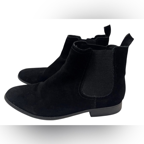 Black suede men\'s Chelsea boots classic chic preppy work fall office workwear
